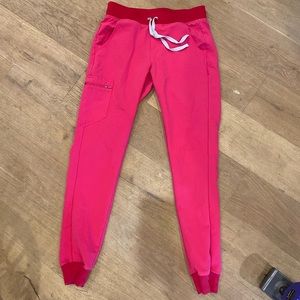 Figs Zamora joggers in shocking pink